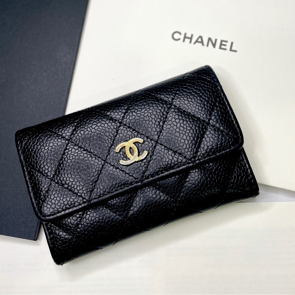 🔥SOLD🔥 CHANEL Caviar Quilted Flap Card Holder - Picture 1 of 8